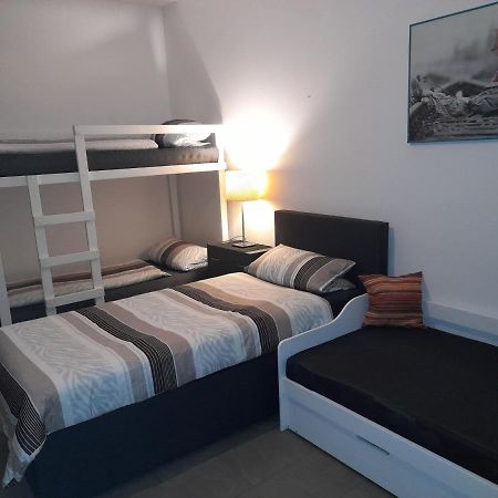 Berlin - Schoenefeld Gruene Wohnung Bagian luar foto