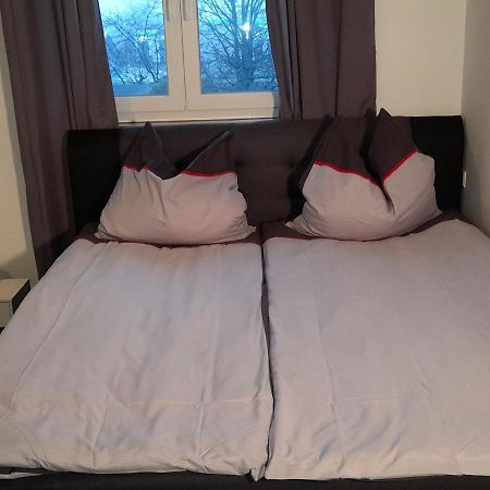 Berlin - Schoenefeld Gruene Wohnung Bagian luar foto