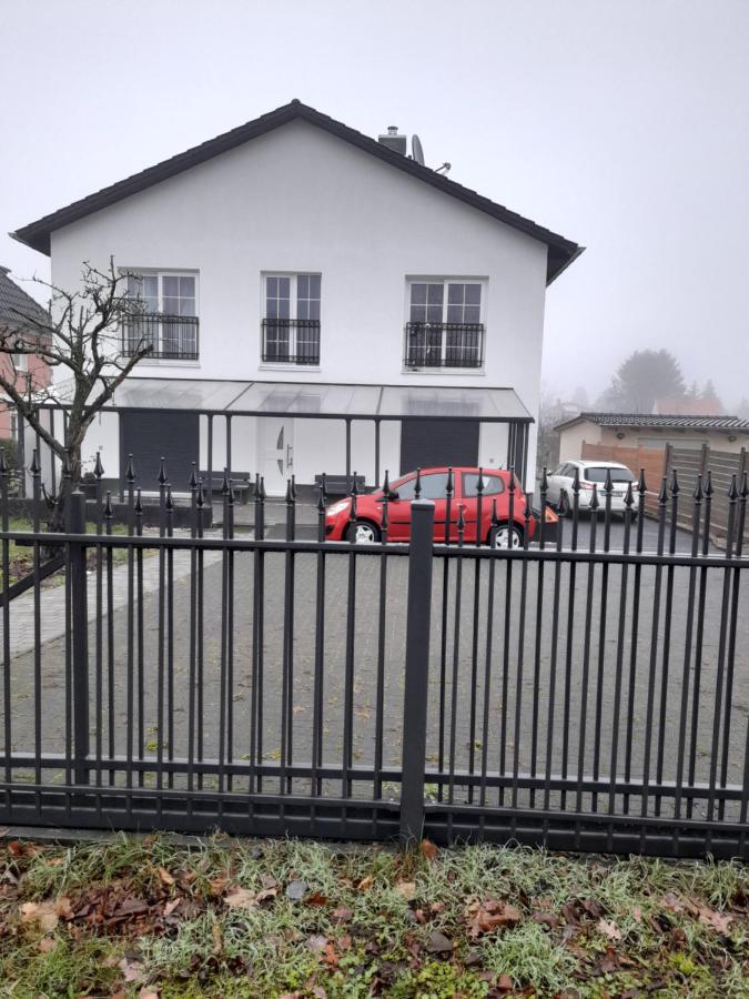 Berlin - Schoenefeld Gruene Wohnung Bagian luar foto