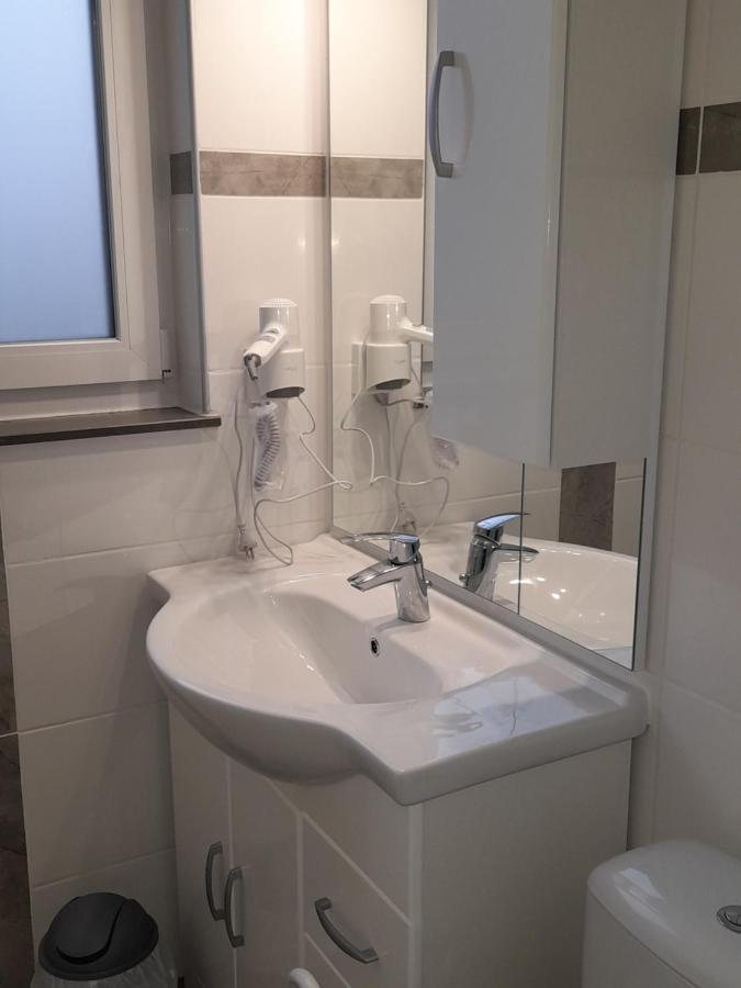 Berlin - Schoenefeld Gruene Wohnung Bagian luar foto
