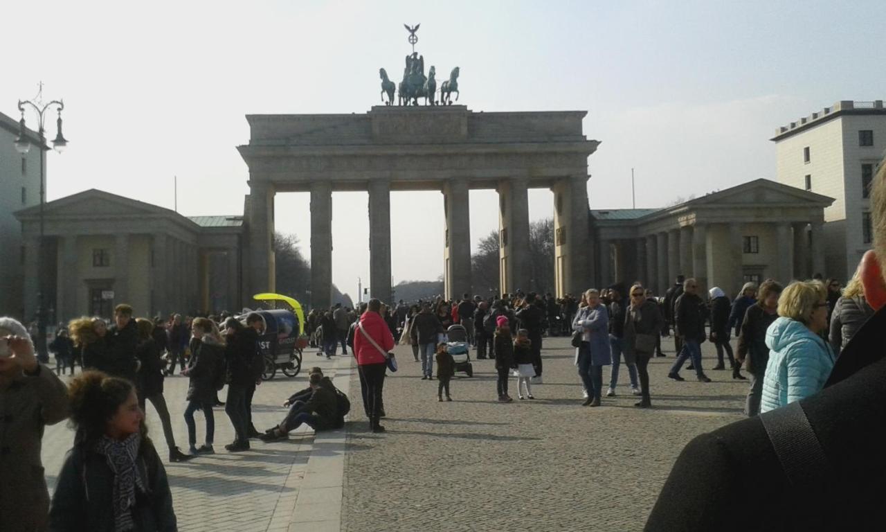 Berlin - Schoenefeld Gruene Wohnung Bagian luar foto