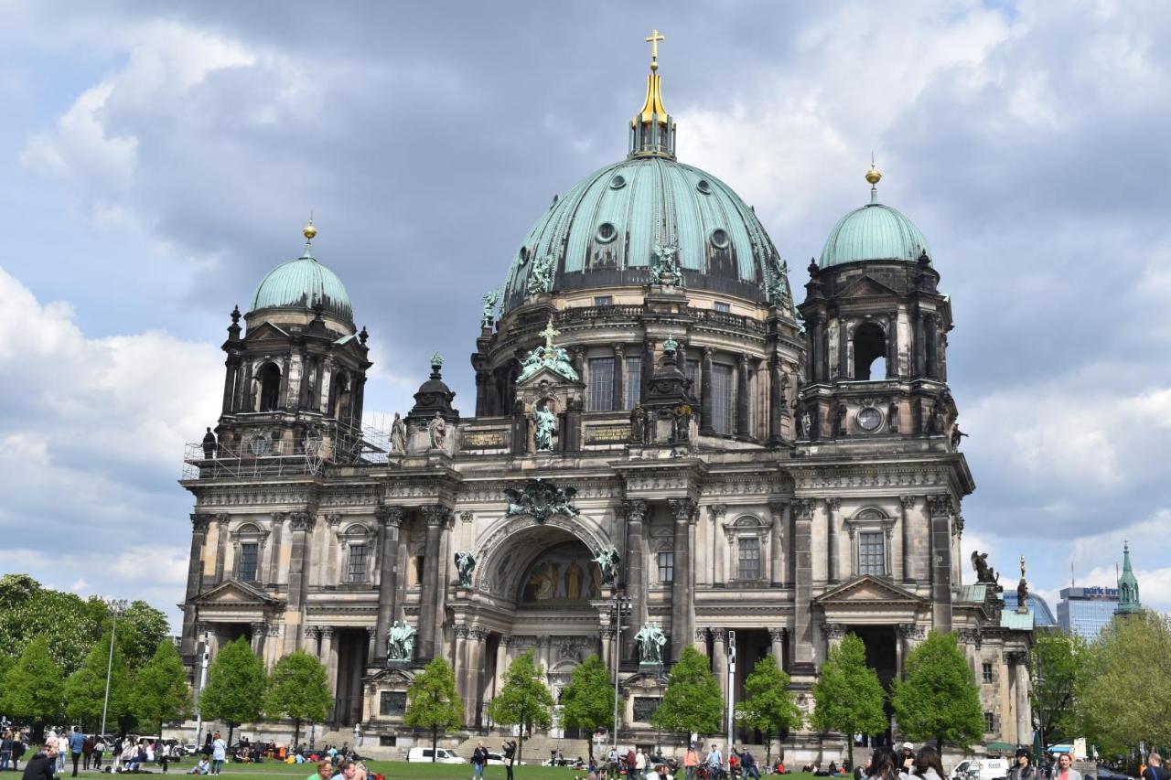 Berlin - Schoenefeld Gruene Wohnung Bagian luar foto