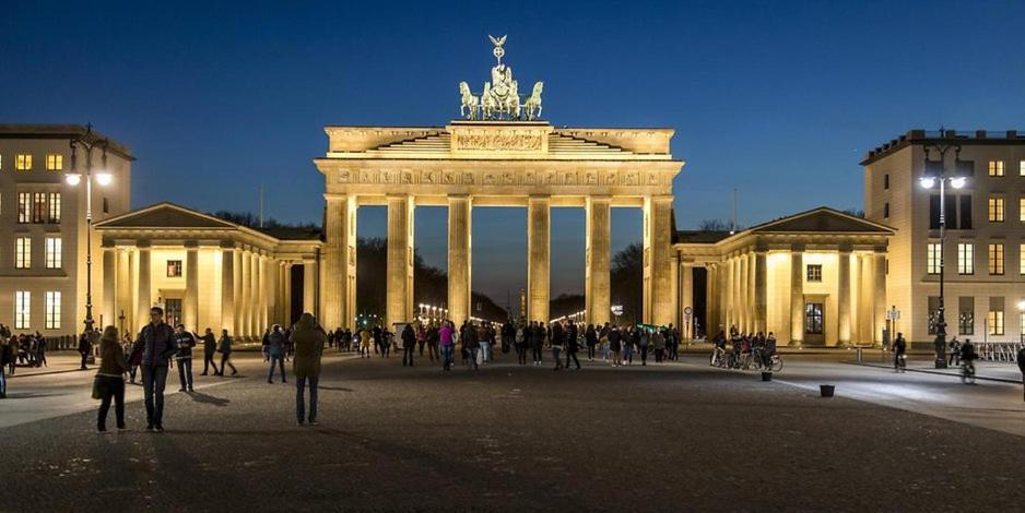 Berlin - Schoenefeld Gruene Wohnung Bagian luar foto