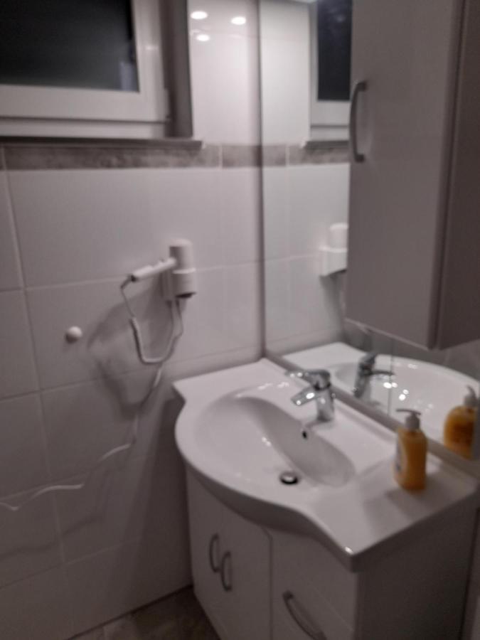 Berlin - Schoenefeld Gruene Wohnung Bagian luar foto