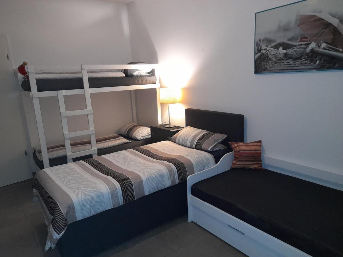 Berlin - Schoenefeld Gruene Wohnung Bagian luar foto