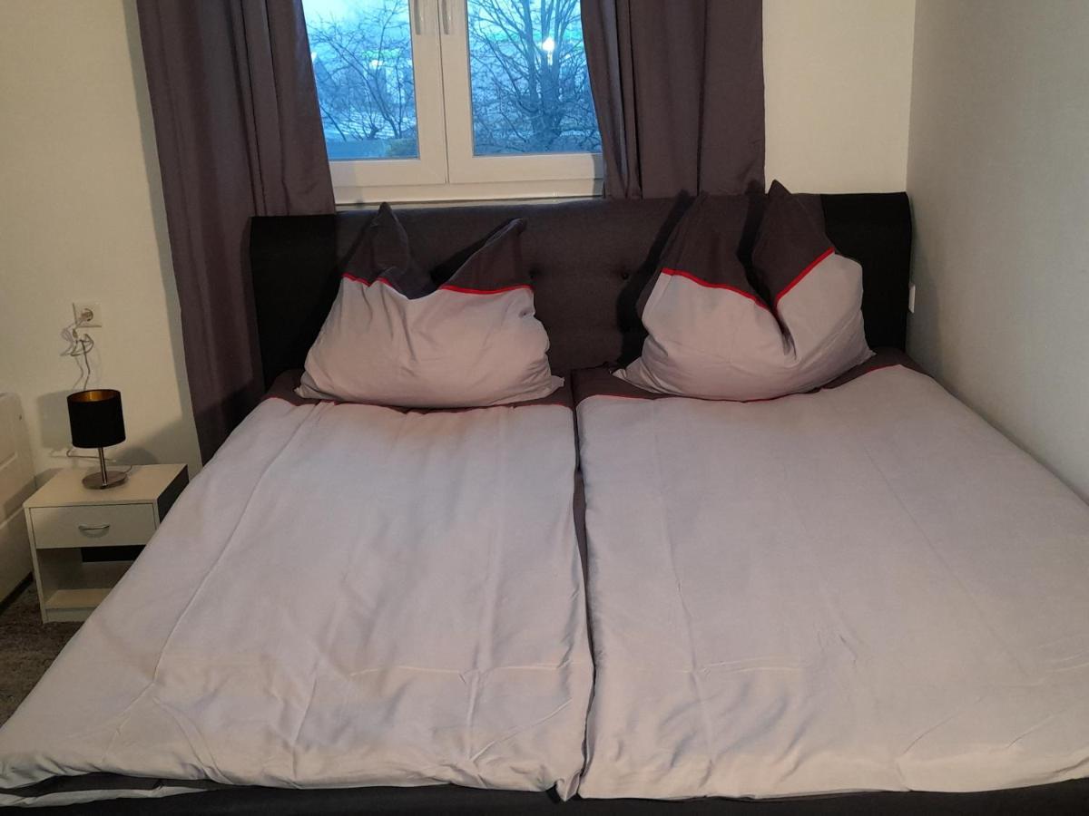 Berlin - Schoenefeld Gruene Wohnung Bagian luar foto