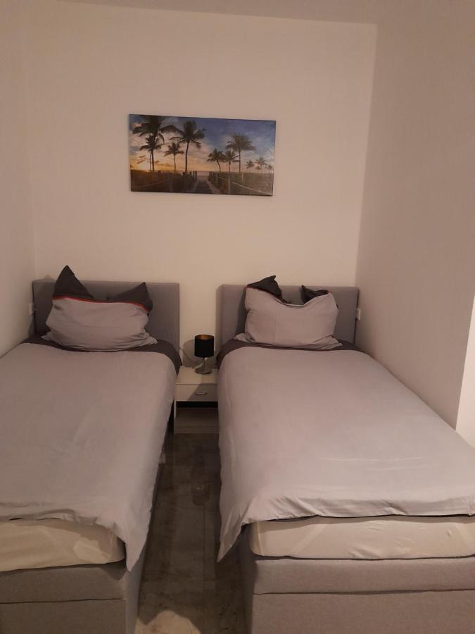 Berlin - Schoenefeld Gruene Wohnung Bagian luar foto