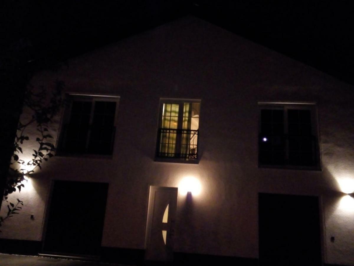 Berlin - Schoenefeld Gruene Wohnung Bagian luar foto
